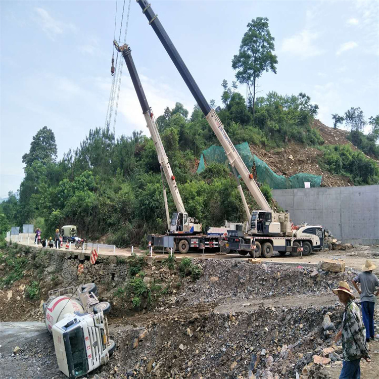 广平县汽车掉沟里叫吊车救援要多少钱